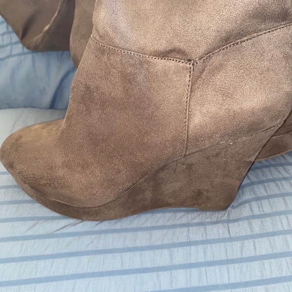 Platform Boots - Picture 5 of 7